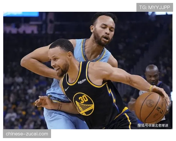 勇士传切体系与雷霆攻防一体对比，揭示NBA攻防战术演变趋势